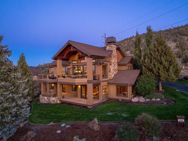 824 Highland View Loop, Redmond, OR 97756