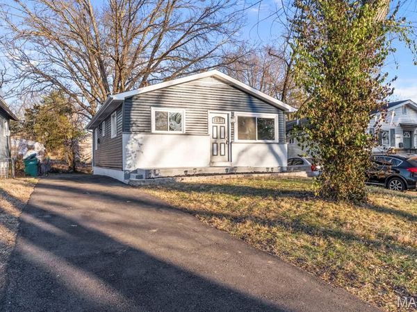 10452 Count Drive , St Louis, MO 63136