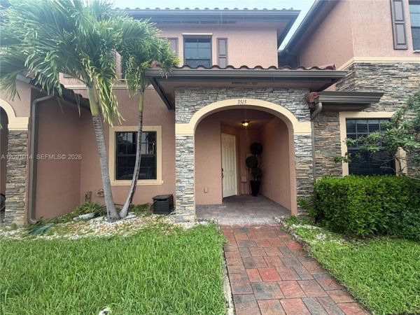 3515 W 89th Pl , Hialeah, FL 33018
