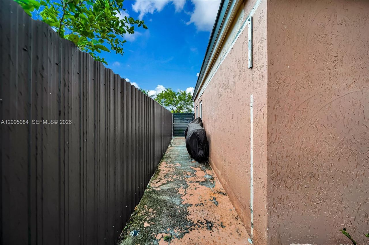 20273 NW 32nd Ave , Miami Gardens, FL 33056 Photo