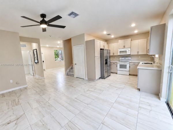 2419 SE 11th St , Homestead, FL 33035