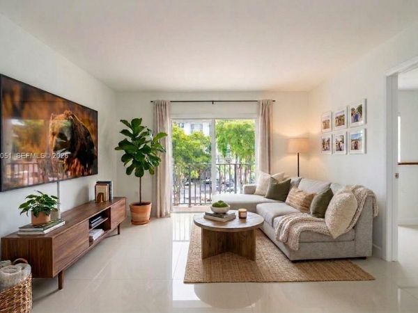 4709 NW 7th St , Unit 305-9, Miami, FL 33126