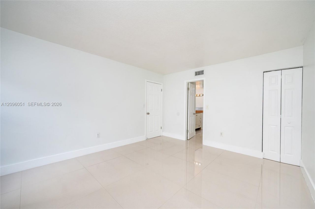 4709 NW 7th St , Unit 305-9, Miami, FL 33126 Photo