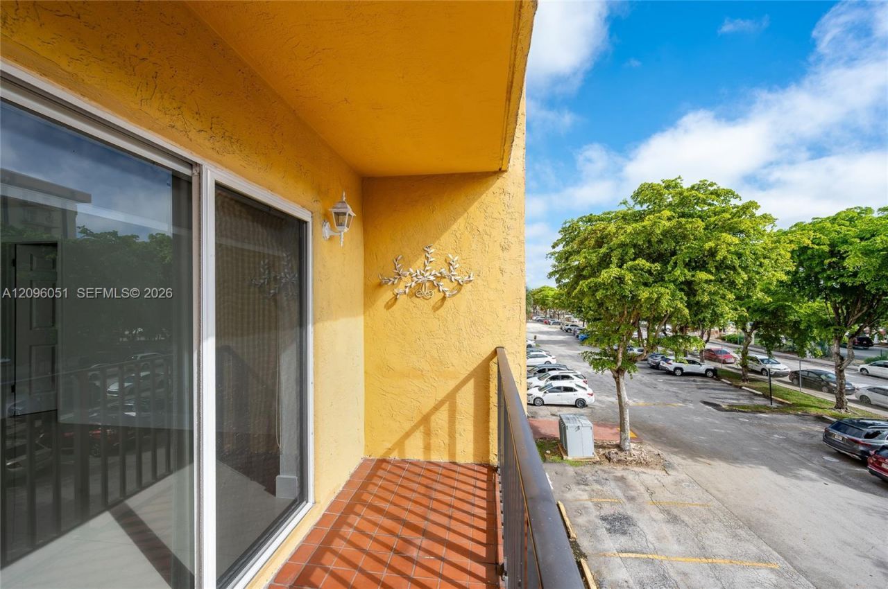 4709 NW 7th St , Unit 305-9, Miami, FL 33126 Photo