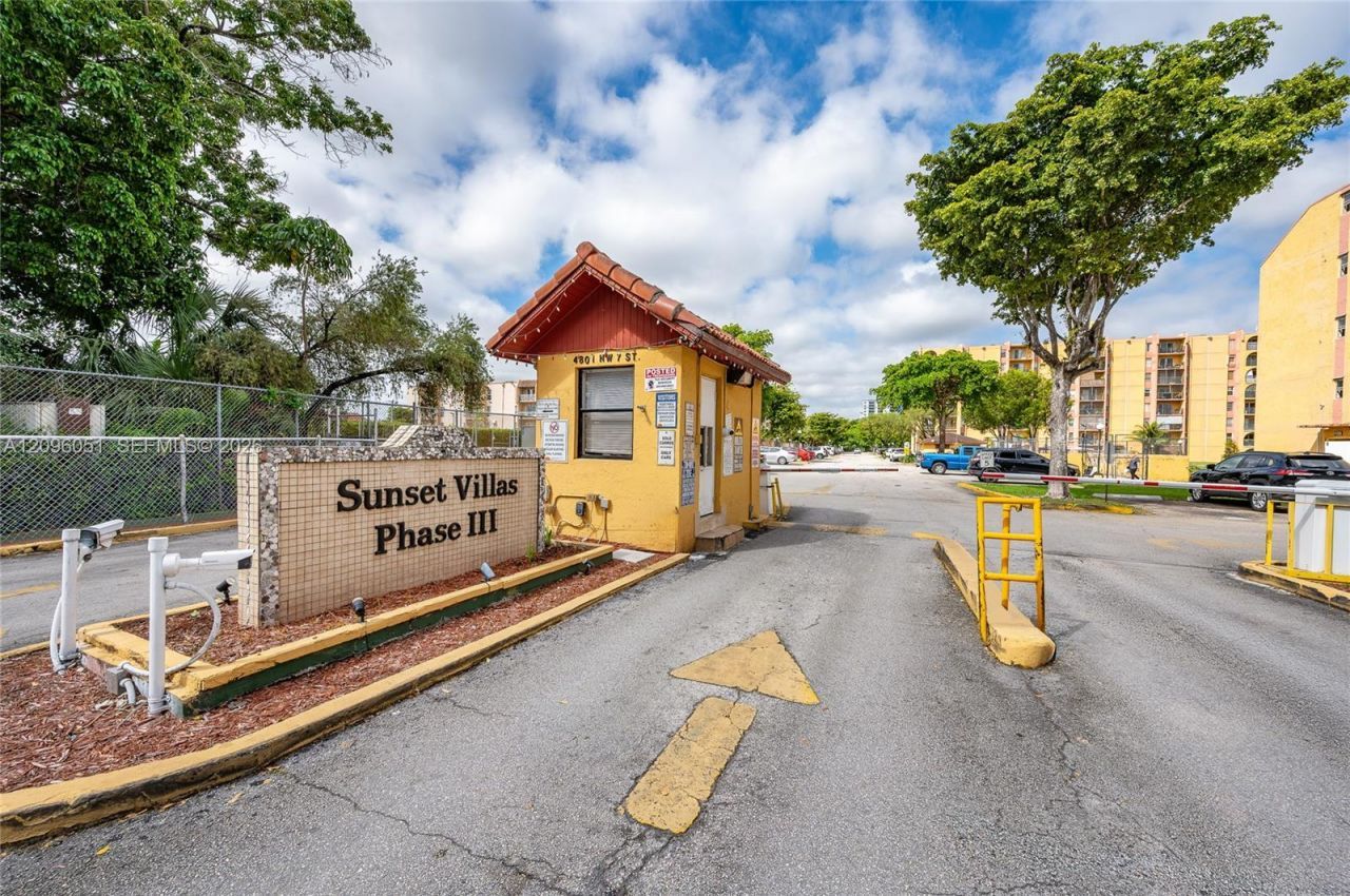 4709 NW 7th St , Unit 305-9, Miami, FL 33126 Photo
