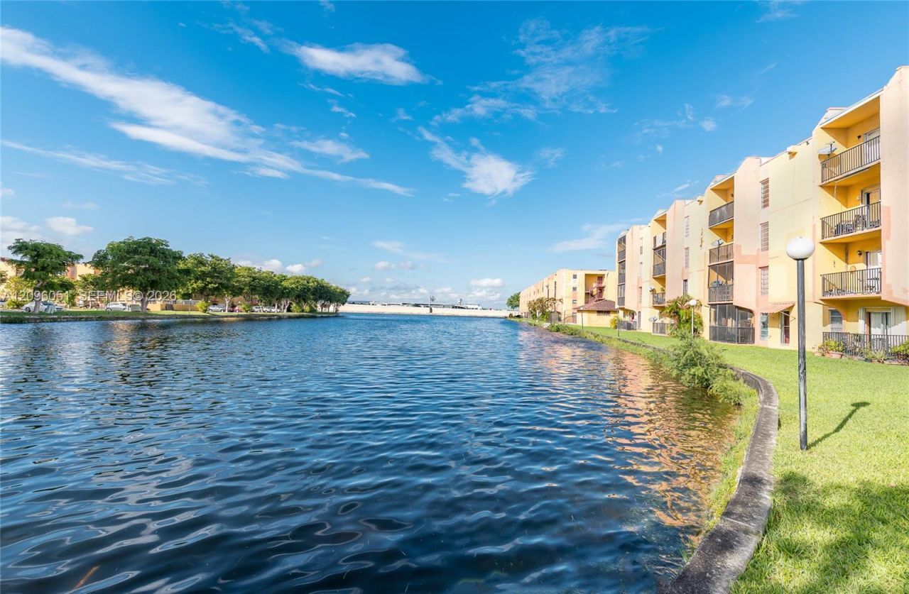 4709 NW 7th St , Unit 305-9, Miami, FL 33126 Photo