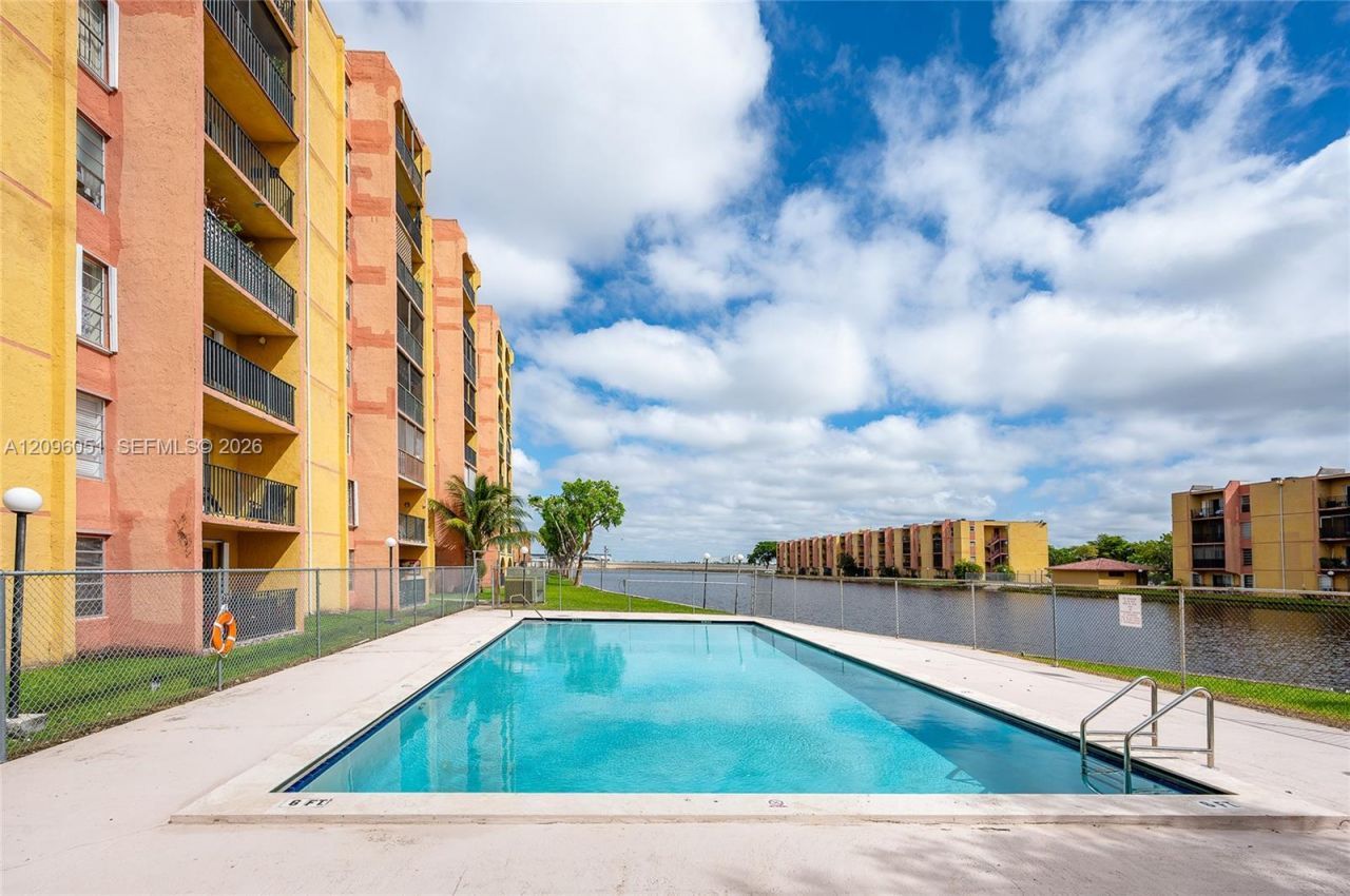4709 NW 7th St , Unit 305-9, Miami, FL 33126 Photo