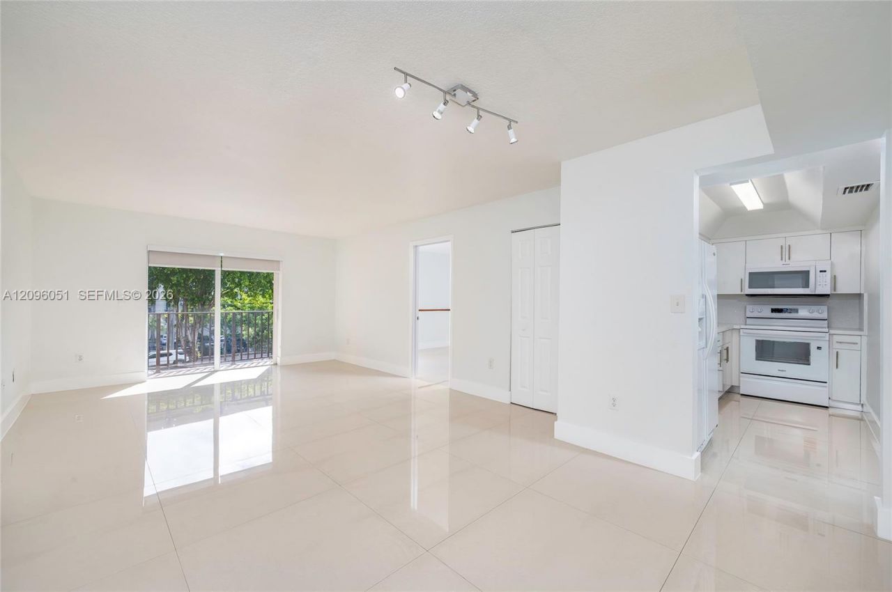 4709 NW 7th St , Unit 305-9, Miami, FL 33126 Photo