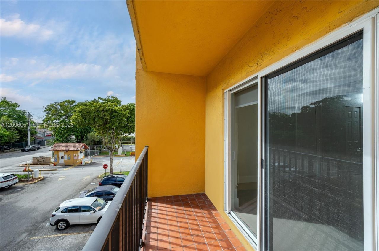 4709 NW 7th St , Unit 305-9, Miami, FL 33126 Photo