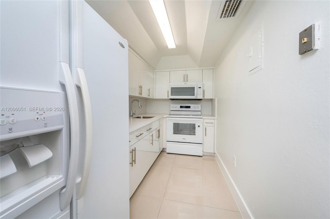 4709 NW 7th St , Unit 305-9, Miami, FL 33126 Photo