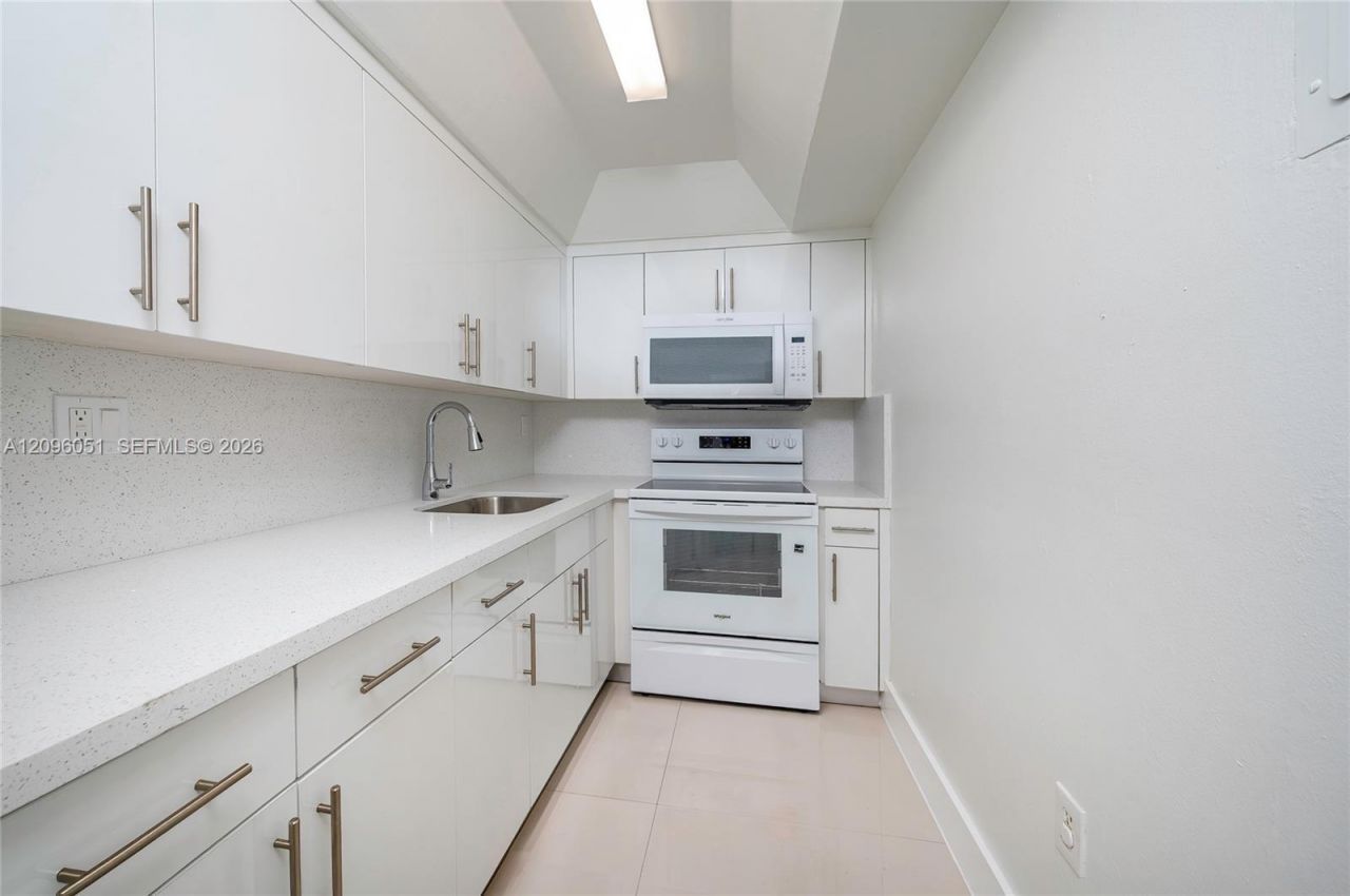 4709 NW 7th St , Unit 305-9, Miami, FL 33126 Photo