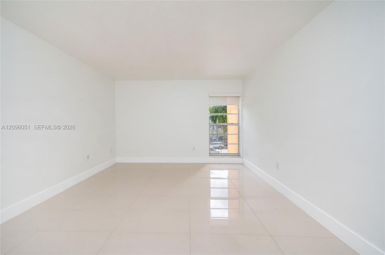 4709 NW 7th St , Unit 305-9, Miami, FL 33126 Photo