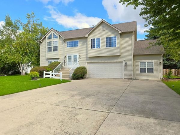 504 Cartwright Trail , McHenry, IL 60050