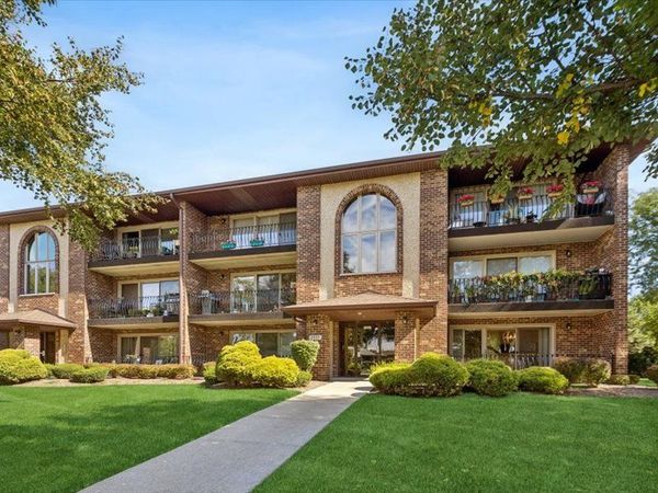 7555 Sheridan Drive, Unit 1F, Willowbrook, IL 60527