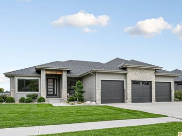 10105 S 98th Street, Papillion, NE 68046