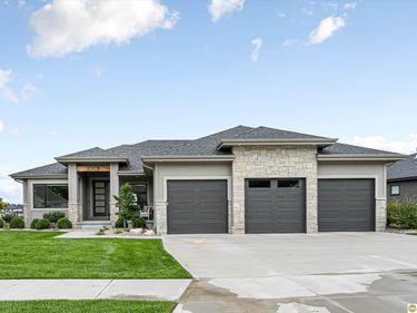 10105 S 98th Street, Papillion, NE 68046