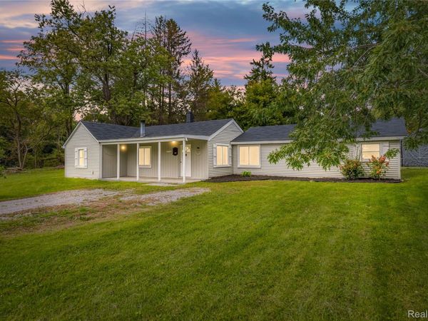 8285 Pilgrim, Washington Township, Mi 48094