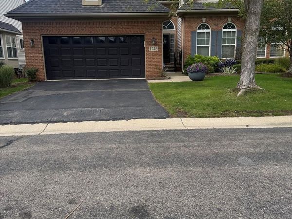1746 Treyborne Circle, Commerce Township, Mi 48390