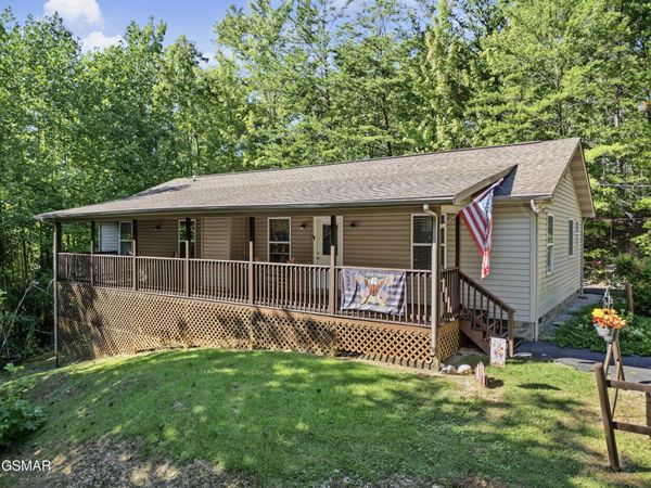 1533 Honey Bee Cove Way , Pigeon Forge, TN 37863
