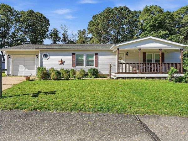 1407 Middle Road, Unit 45, Calverton, NY 11933