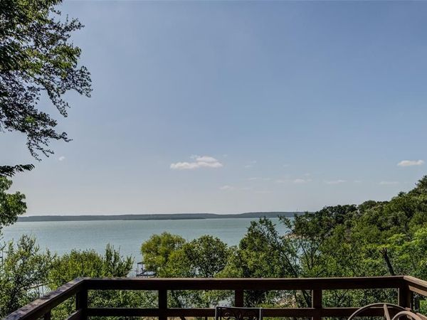 402 Aqua Way, Lake Bridgeport, TX 76426