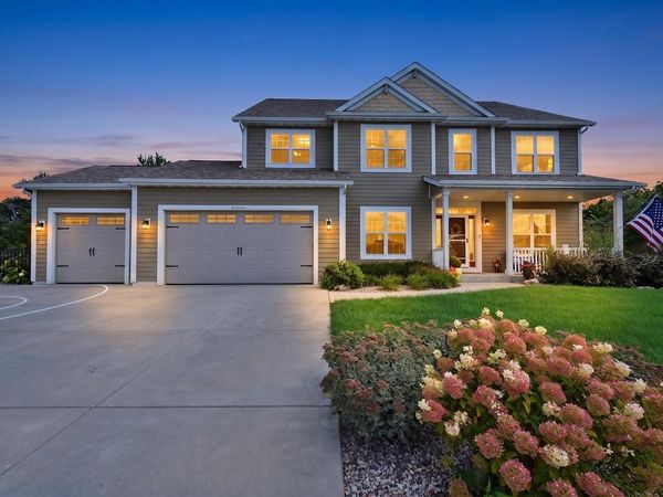 W275N342 Arrowhead TRAIL, Waukesha, WI 53188