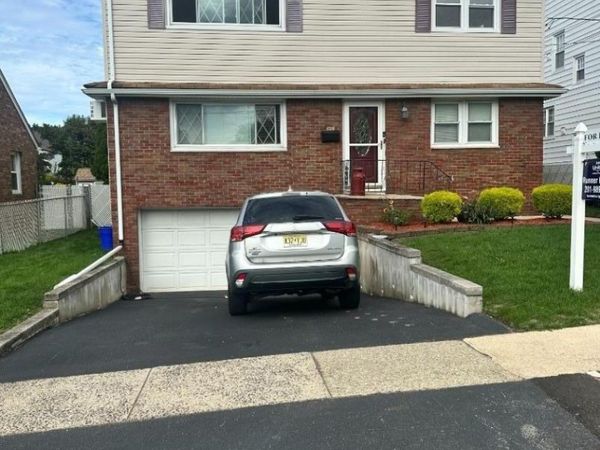 739 Lake Ave, Lyndhurst, NJ 07071