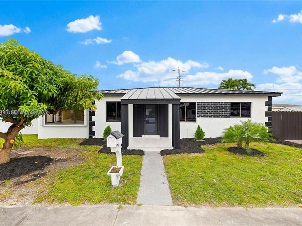 331 W 40th Pl, Hialeah, FL 33012