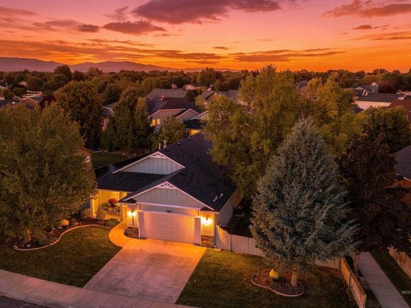2397 W Fieldstream Dr, Meridian, ID 83646