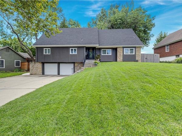 11113 W 99th Place, Overland Park, KS 66214