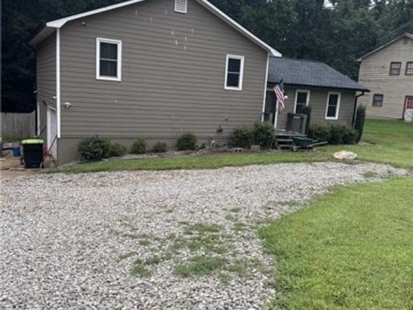 1913 Toonigh Road , Canton, GA 30115