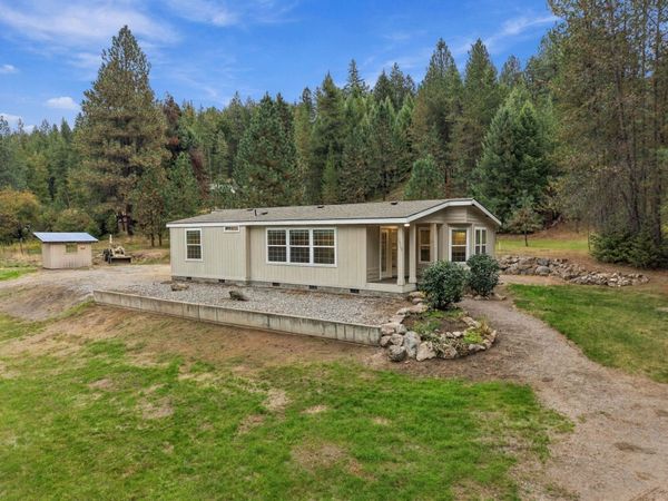 39208 N Elk-Chattaroy Rd, Elk, WA 99009