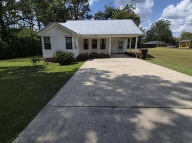 324 Lewis Street, Walnut Grove, MS 39189