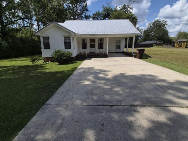 324 Lewis Street, Walnut Grove, MS 39189