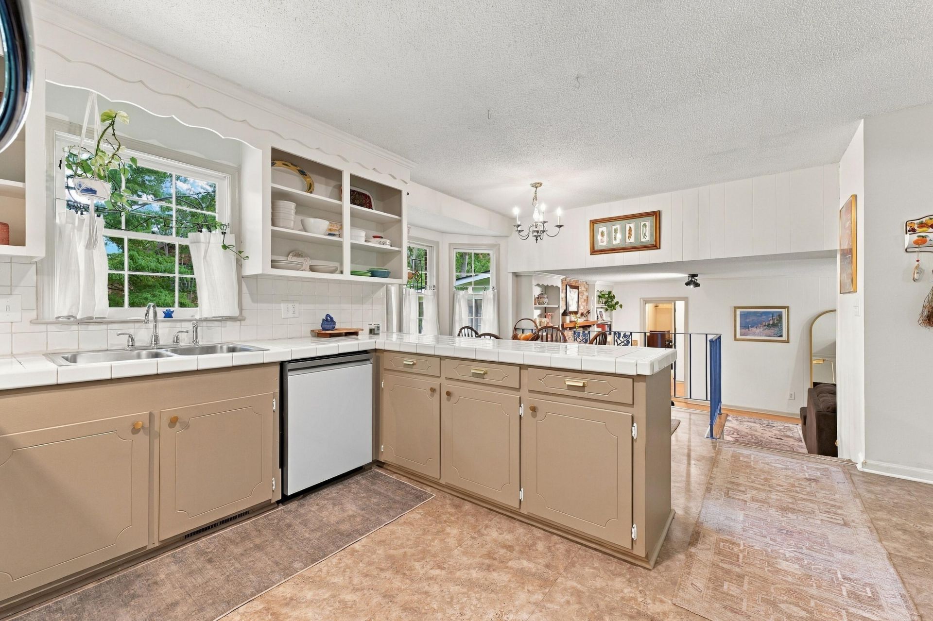 6 Ravenna Avenue Photo 18
