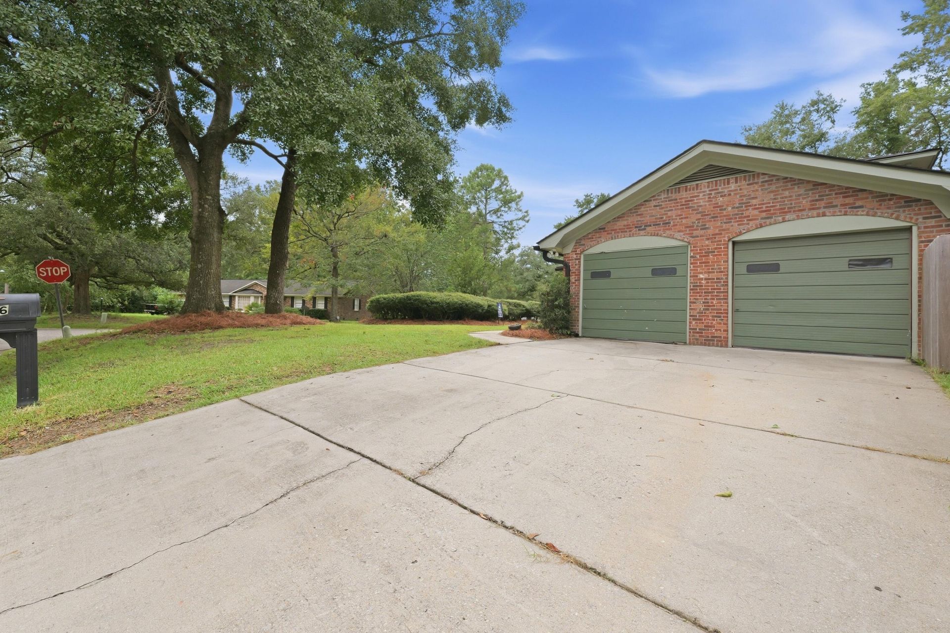 6 Ravenna Avenue Photo 8