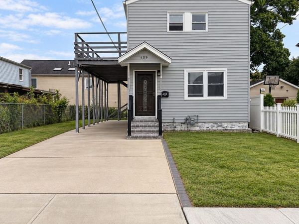 459 Roquette Avenue , Floral Park, NY 11001