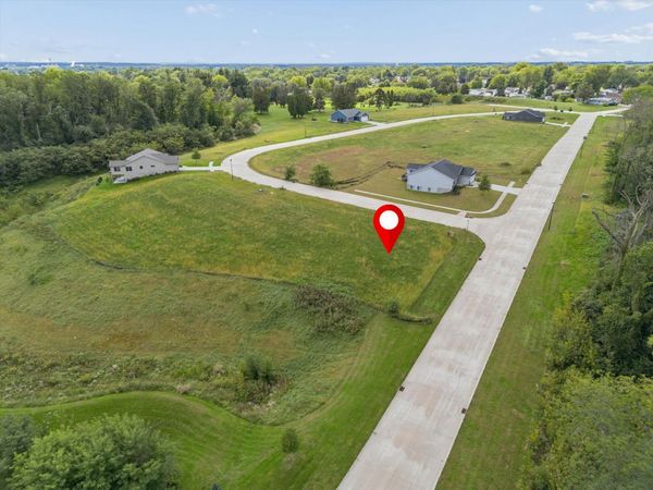 825 9th Avenue N, Clinton, IA 52732