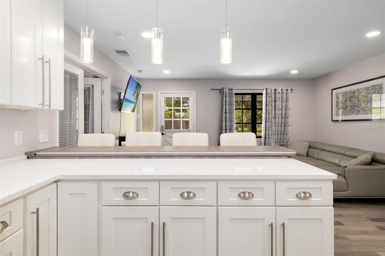 615 S Shade Avenue, Sarasota, FL 34237 Photo