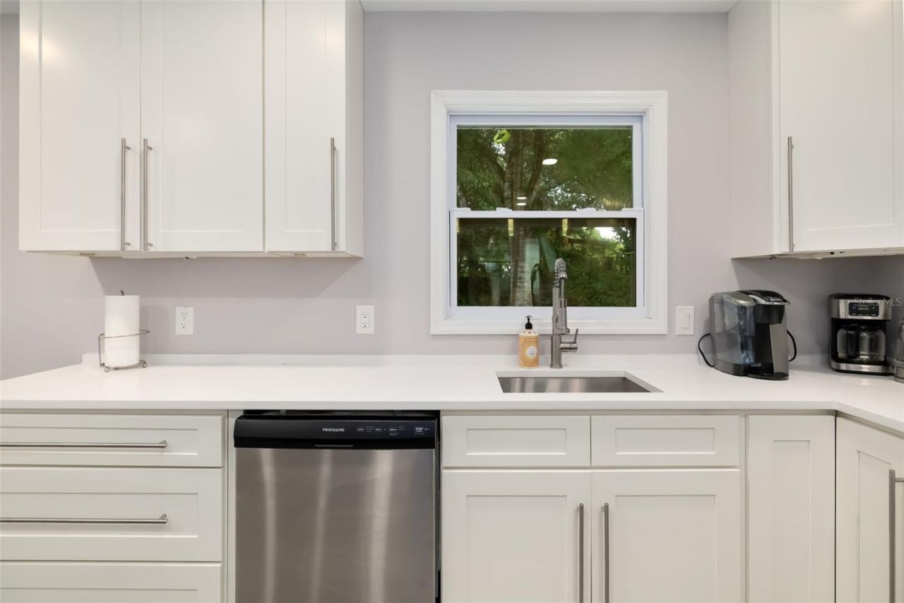 615 S Shade Avenue, Sarasota, FL 34237 Photo