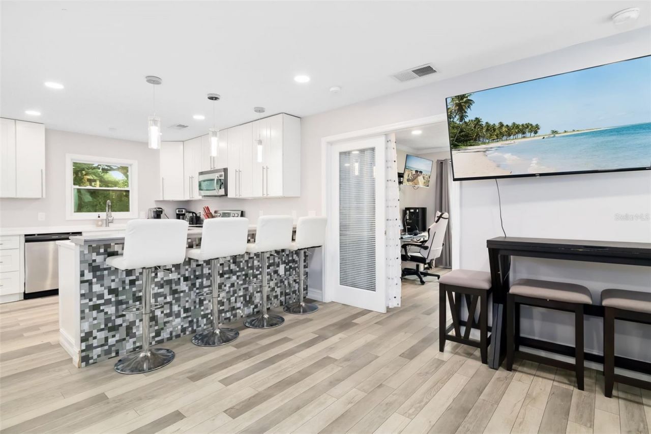 615 S Shade Avenue, Sarasota, FL 34237 Photo