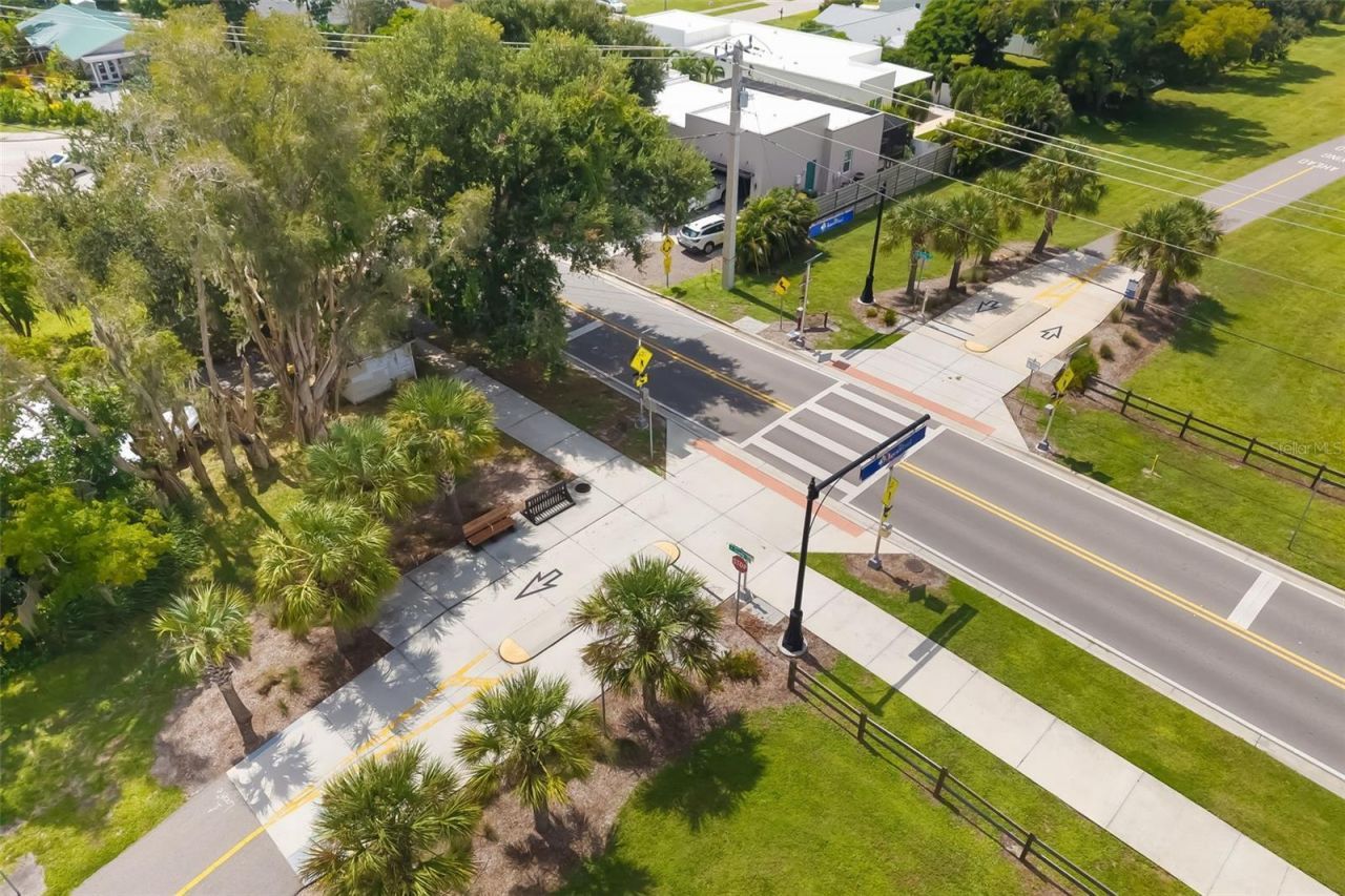 615 S Shade Avenue, Sarasota, FL 34237 Photo