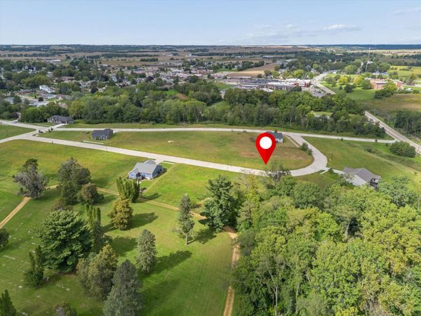 912 Riverstone Road , Clinton, IA 52732