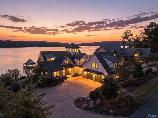 905 Reserve Drive, Guntersville, AL 35976
