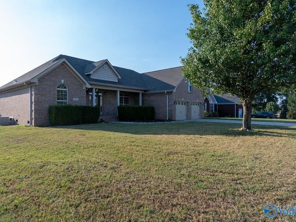 110 Grassy Bank Drive, New Market, AL 35761