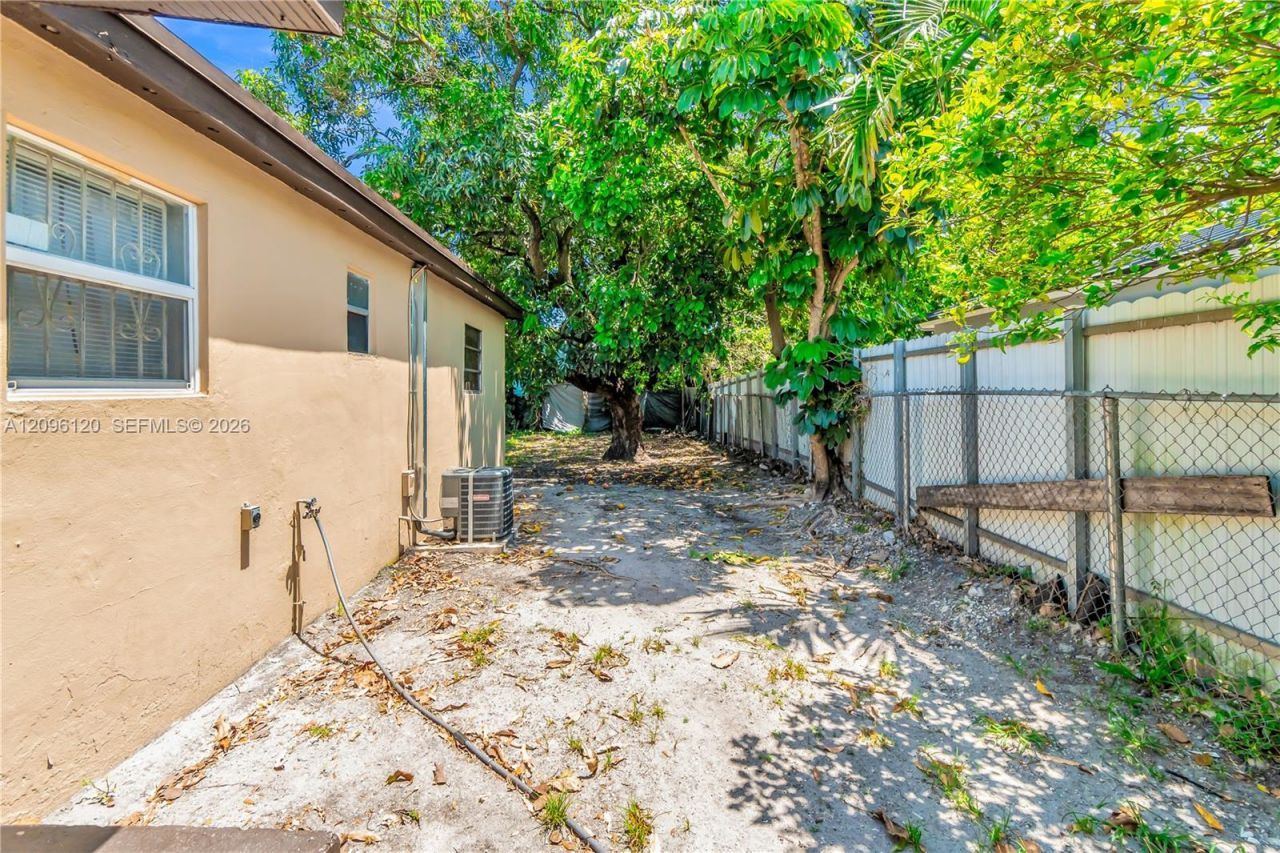 2910 NW 47th St, Miami, FL 33142 Photo