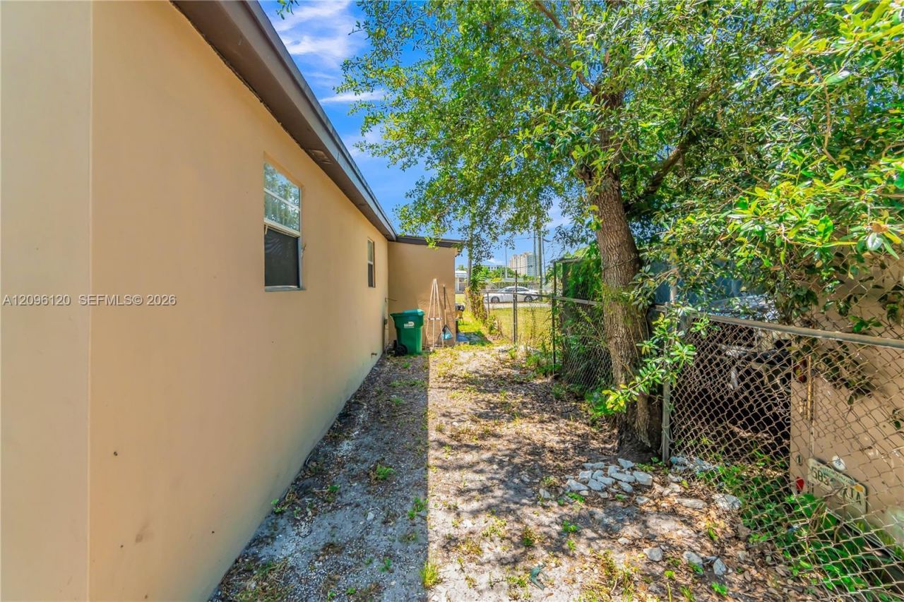 2910 NW 47th St, Miami, FL 33142 Photo