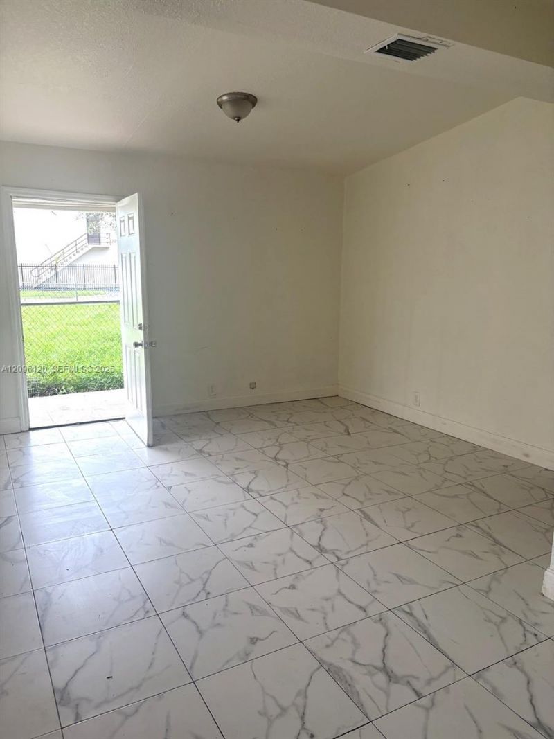 2910 NW 47th St, Miami, FL 33142 Photo