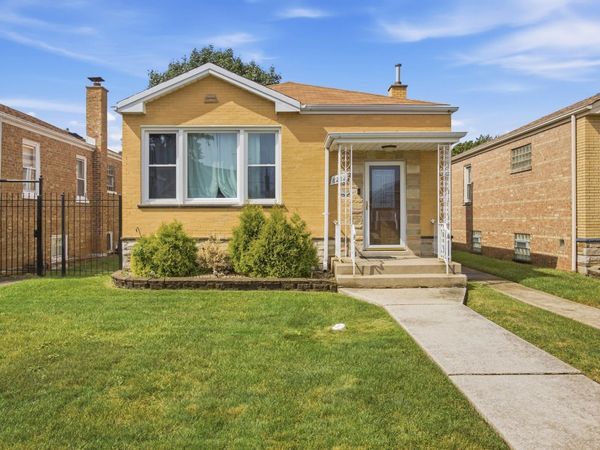 8222 S Albany Avenue, CHICAGO, IL 60652