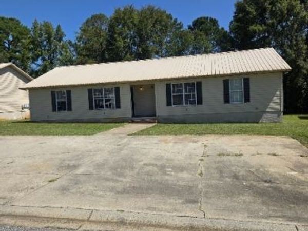 2317 Laura Court NE, Milledgeville, GA 31061